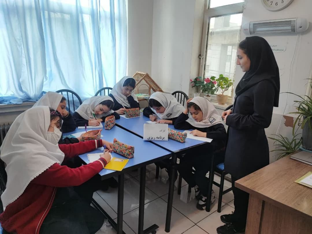 پیش دبستانی و دبستان دخترانه نشاط و ایمان پیشگامان