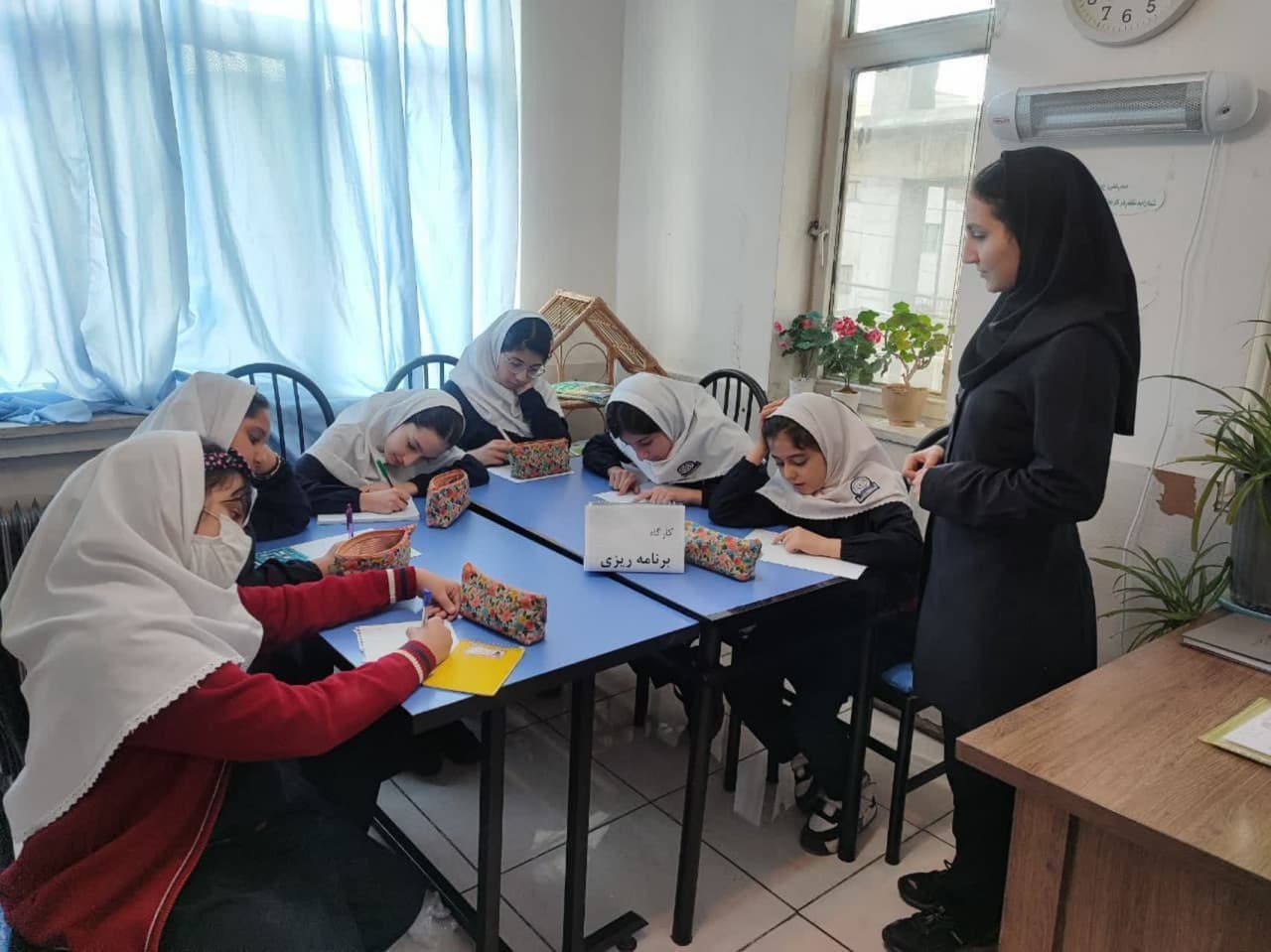 پیش دبستانی و دبستان دخترانه نشاط و ایمان پیشگامان